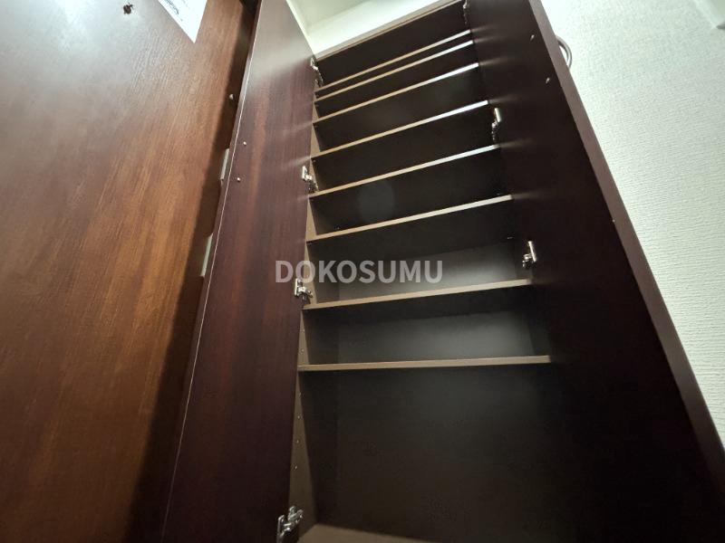玄関　住まいの顔として相応しい、気品とゆとりのあるエントランス。