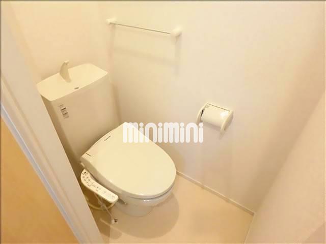 トイレ　温水洗浄便座付きのトイレです。