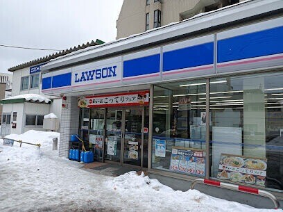コンビニ　ローソン札幌南9条西八丁目店（コンビニ）まで152m