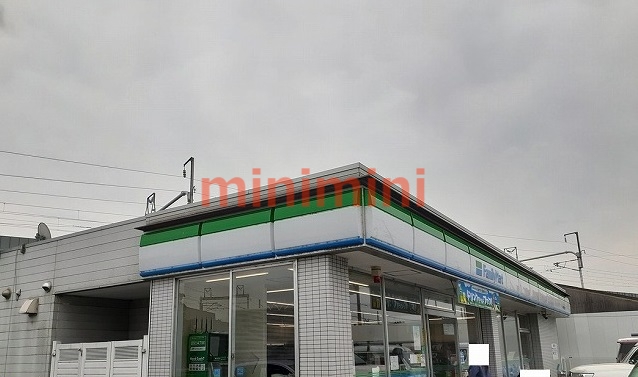 コンビニ　ファミリーマート（コンビニ）まで1100m