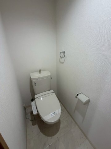 トイレ　※同建物の類似写真となります。
