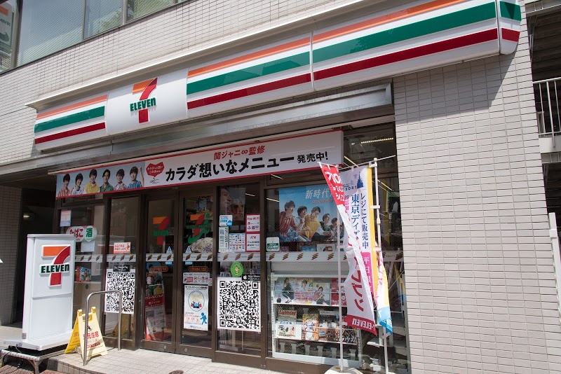 コンビニ　セブンイレブン文京本郷4丁目店（コンビニ）まで182m