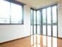 居室・リビング　南向きの明るいお部屋です