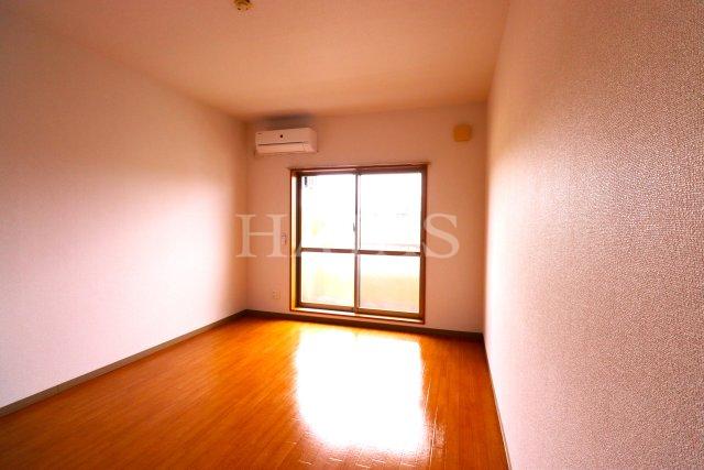 居室・リビング　同物件別部屋です。