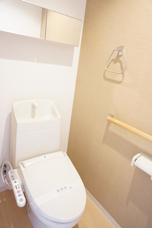 トイレ　温水洗浄便座付き