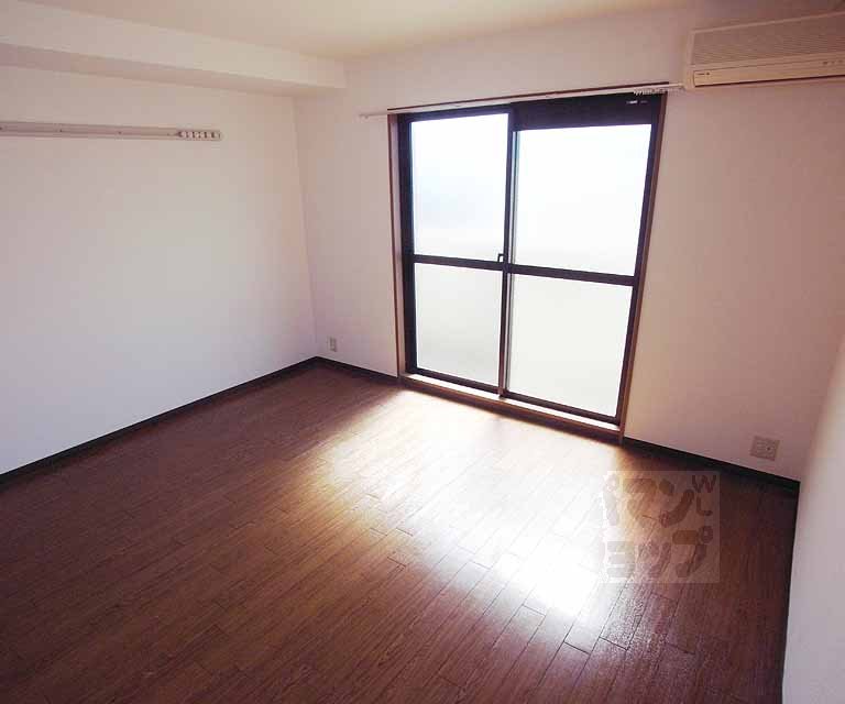 居室・リビング　８．５帖の洋室です。