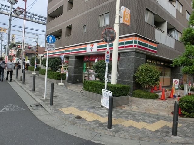 コンビニ　セブンイレブン（コンビニ）まで200m