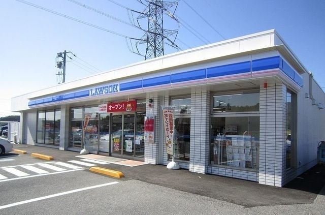 コンビニ　ローソン坂本町店（コンビニ）まで220m