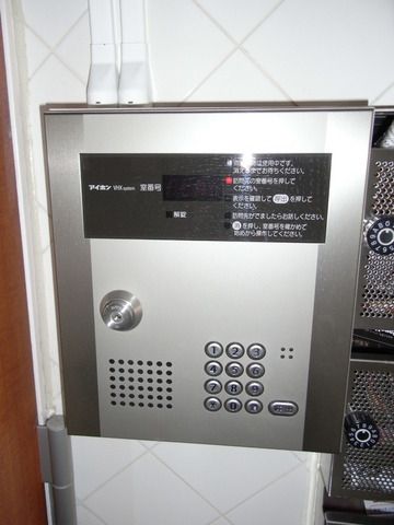 セキュリティ　オートロック付きエントランス