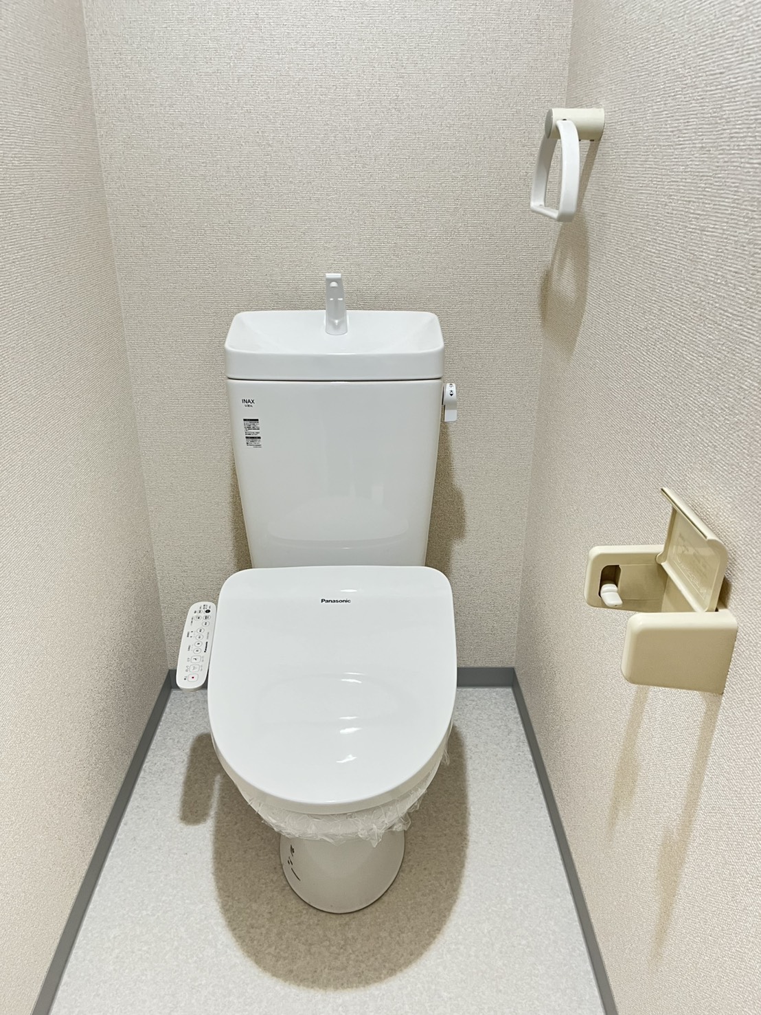 トイレ　温水洗浄便座