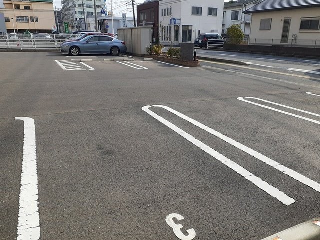 駐車場　駐車場に車を止められます