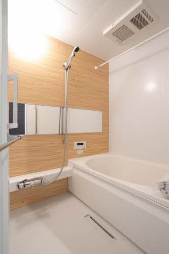 バス・シャワールーム　浴室乾燥機採用のバスルームです。