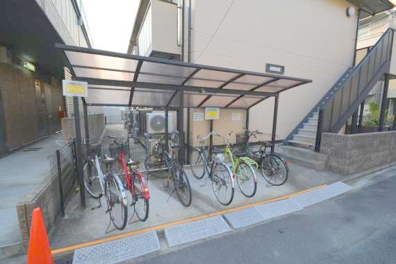 駐車場　あなたの大事な自転車も安心してとめることができますね。