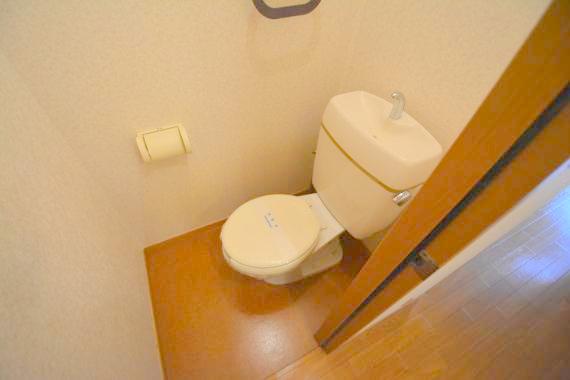 トイレ　スタンダードなトイレは清潔感があってずっと居たくなりますね。