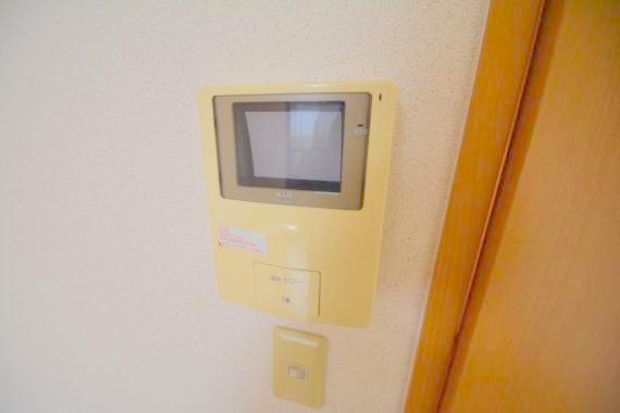 セキュリティ　TVモニターホンで来客が誰か確認してから開けて下さいね