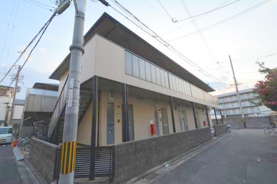 建物外観　閑静な住宅地にある、落ちついた色合いのキレイな建物です。