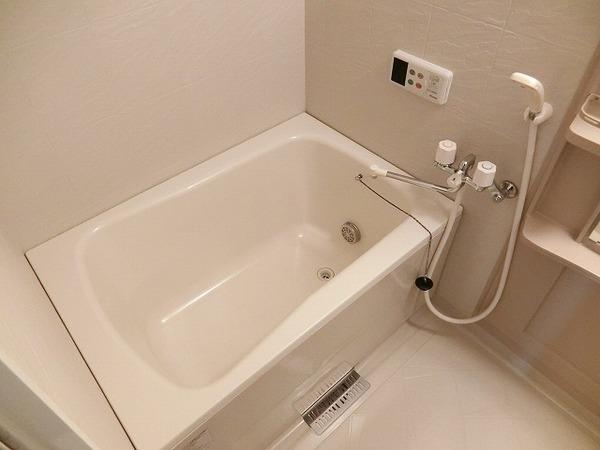 バス・シャワールーム　浴室乾燥機付きバス！