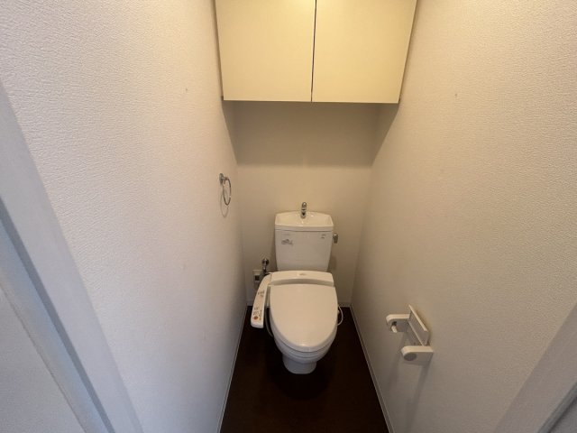 トイレ　温水洗浄便座つきです♪