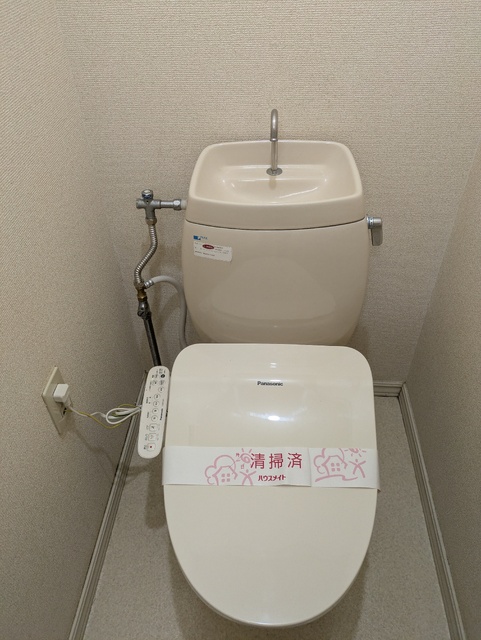 トイレ　★トイレは嬉しい洗浄機能付き便座です♪★