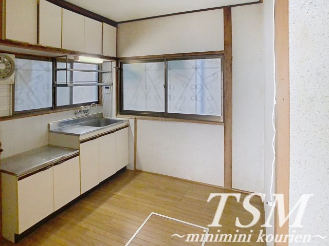 南中振一戸建て貸家の居間写真