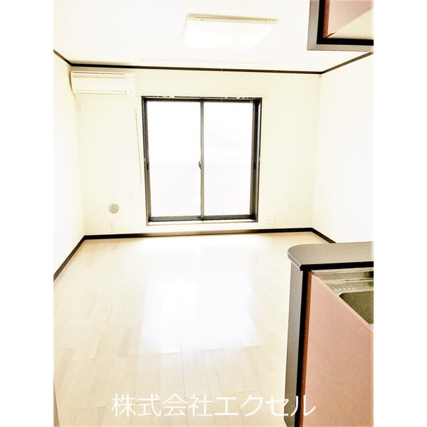 居室・リビング　広々としたお部屋です。