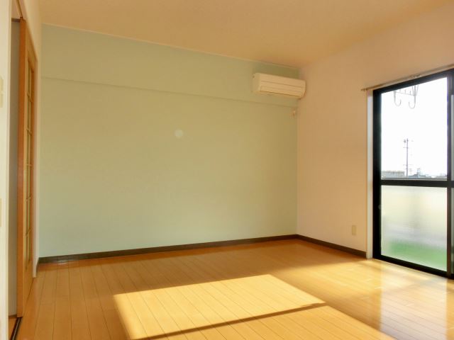 居室・リビング　エアコン完備の快適なお部屋。