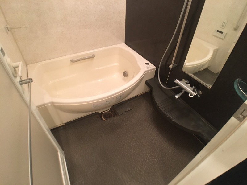 バス・シャワールーム　お風呂になります。一日の疲れを癒してくださいね。