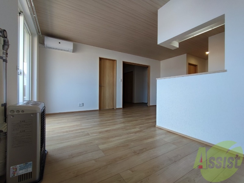 居室・リビング　広くてキレイなお部屋が広がっていて、充実した生活が送れそう。