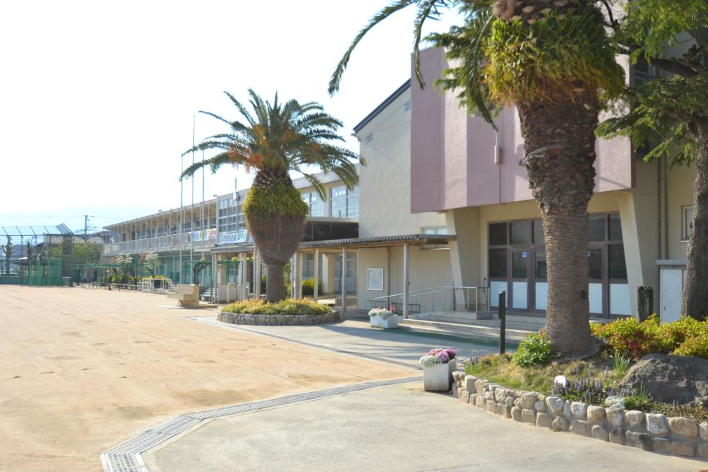 中学校　西宮市立瓦木中学校（中学校）まで286m