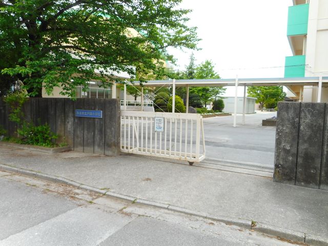 小学校　戸頭小（小学校）まで600m