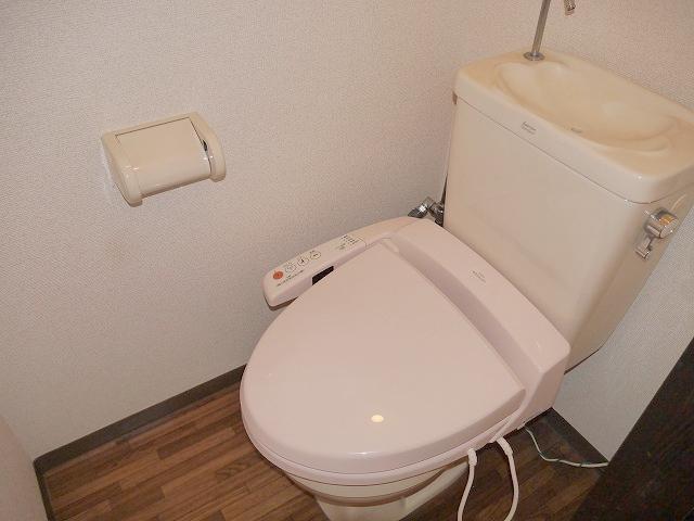 トイレ　温水洗浄便座なのでトイレ時間が快適です！