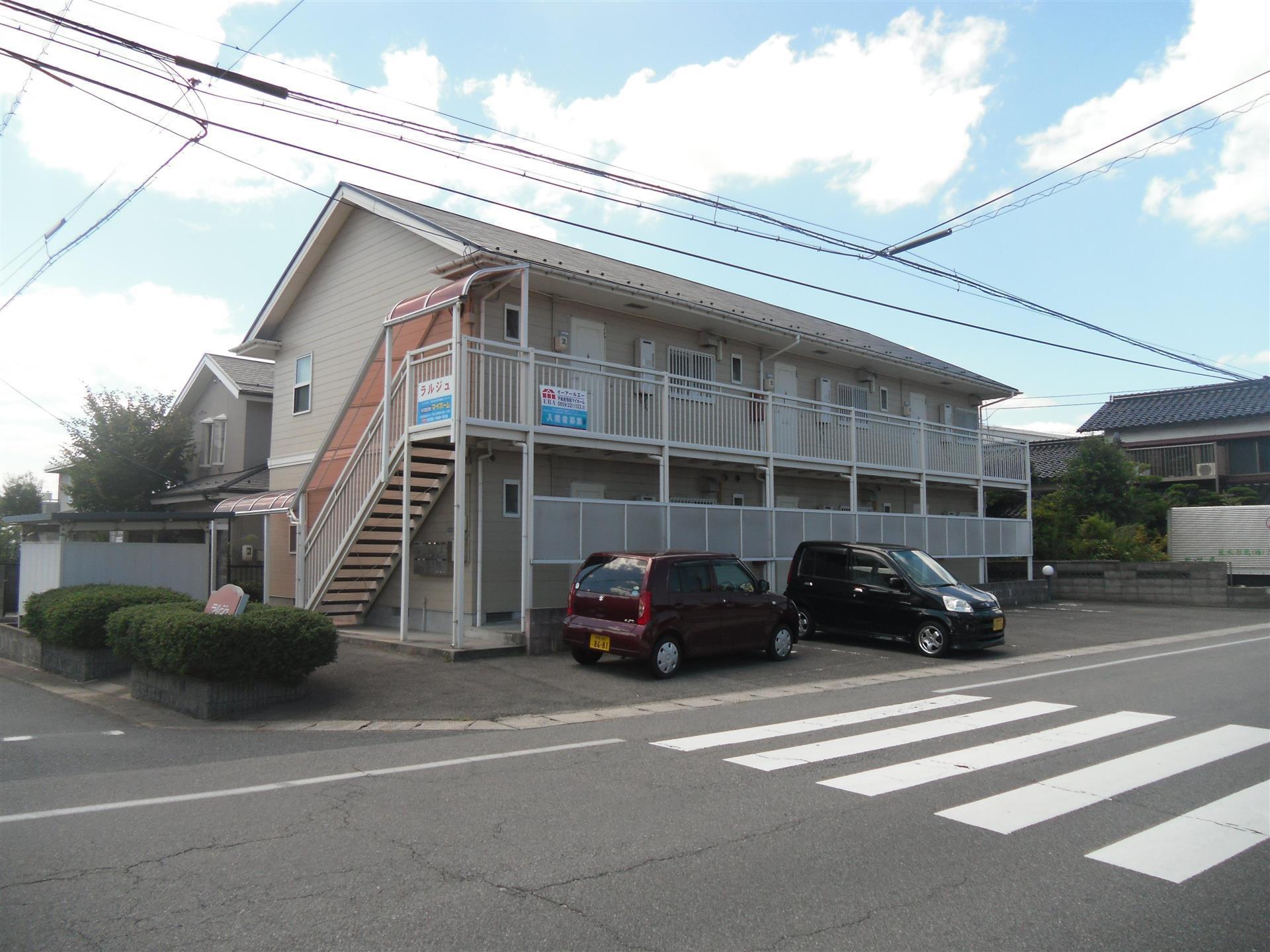 建物外観　道路に面しているためアクセス良好です！
