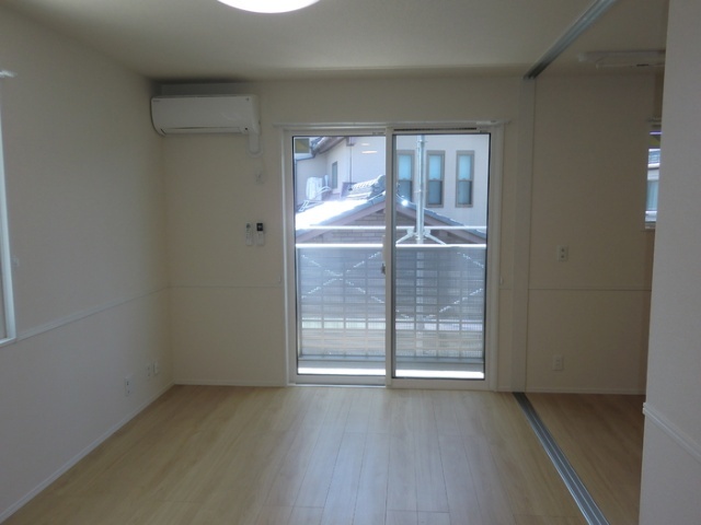 居室・リビング　明るいお部屋です