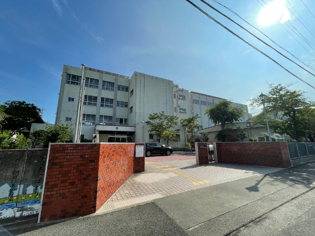 中学校　名古屋市立はとり中学校（中学校）まで352m
