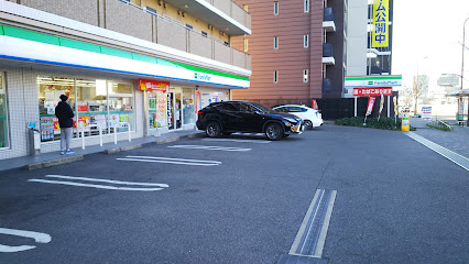 コンビニ　ファミリーマート 鏡池通店（コンビニ）まで564m