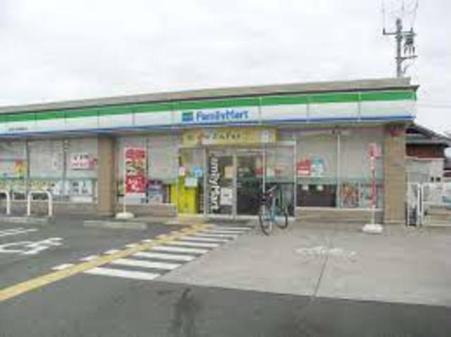 コンビニ　ファミリーマート寝屋川黒原橘町店（コンビニ）まで79m