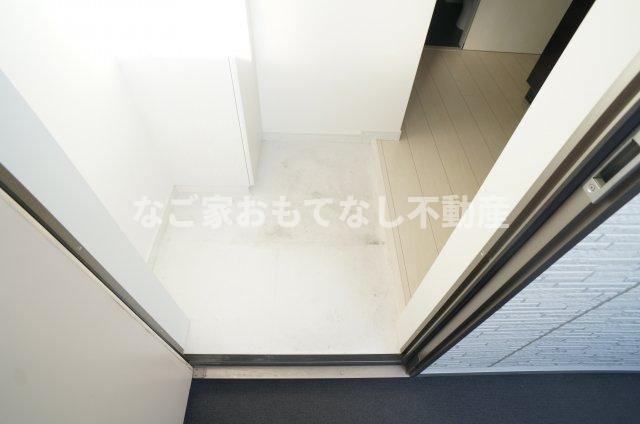 玄関　※写真は別号室