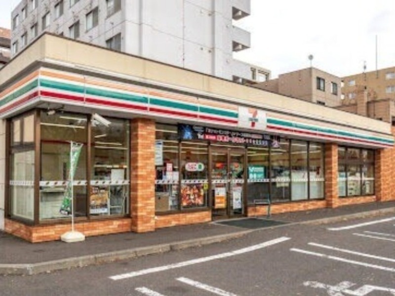 コンビニ　セブンイレブン札幌北17条店（コンビニ）まで321m