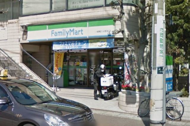 コンビニ　ファミリーマート川崎梶が谷駅前店（コンビニ）まで301m