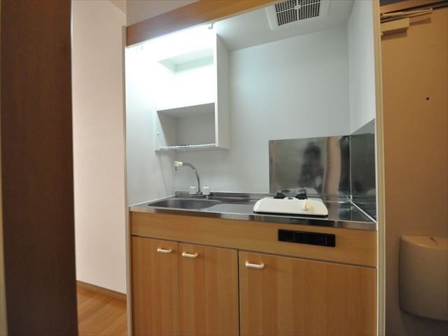 キッチン　同物件別部屋