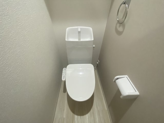トイレ　温水洗浄機能付きでおすすめ！