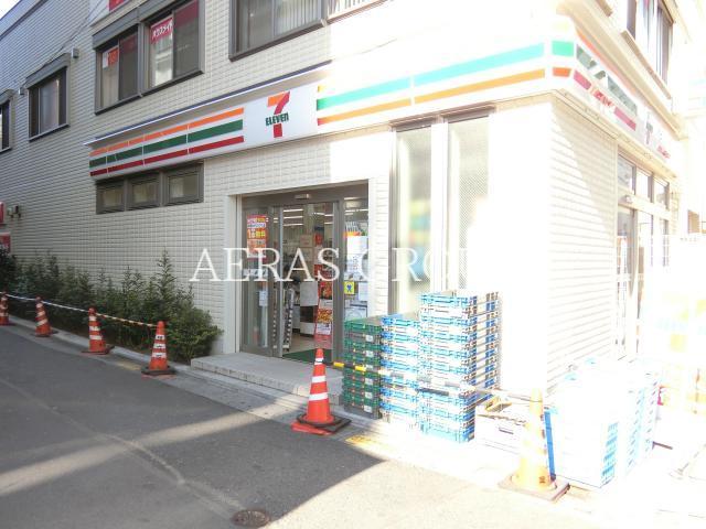コンビニ　セブンイレブン北千住駅西口店（コンビニ）まで194m