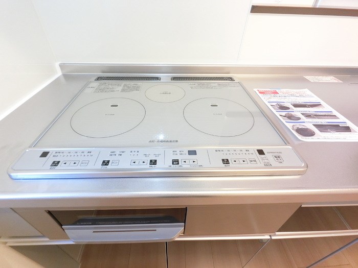 その他設備　IHコンロ付でお掃除楽々♪