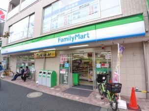 コンビニ　ファミリーマート平和台駅前店（コンビニ）まで319m