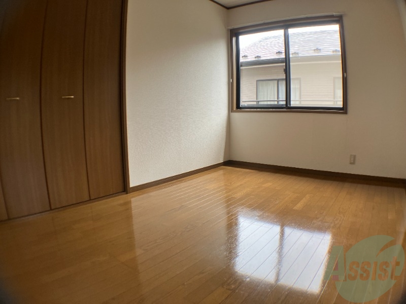 その他部屋・スペース　こちらは寝室としてご利用いただけます。広々使えそうですね。