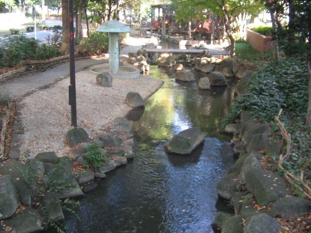 公園　親水公園入り口（公園）まで300m
