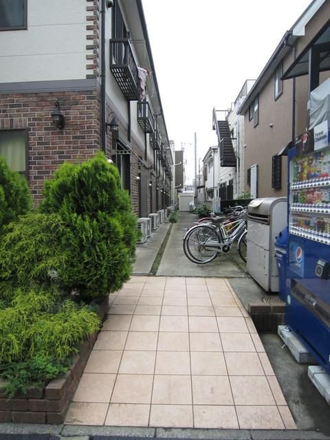 エントランス　スロープ付きエントランスです
