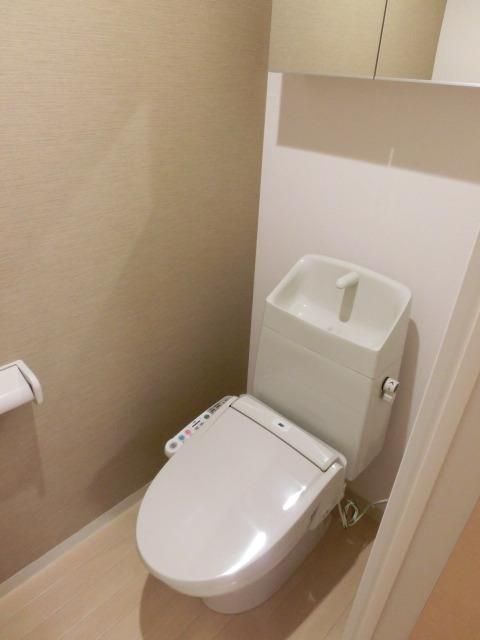 トイレ　上部に棚付　洗浄便座