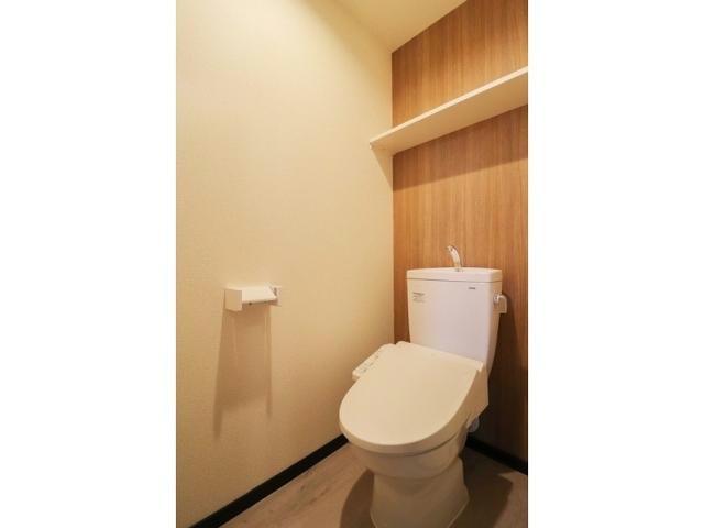 ＪＲ中央本線 美乃坂本駅 徒歩17分 3階建 築1年のトイレ写真