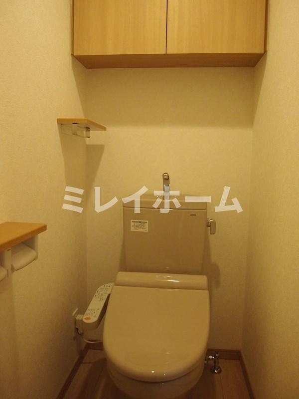 トイレ　同建物内、別のお部屋の参考写真になります。